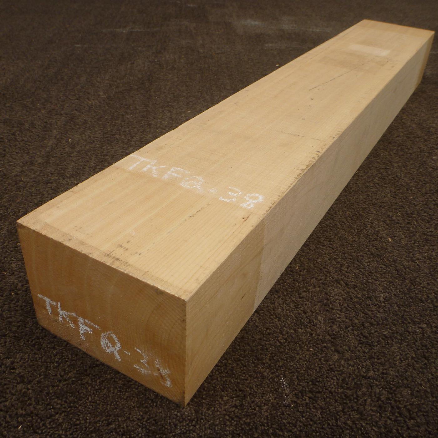 彫刻材 天然木曽檜：柾目 (定番以外) 50mm以上 – 大阪木楽屋